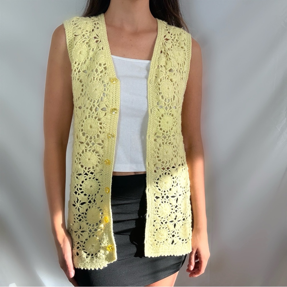 Vintage 70s yellow crochet button up vest blouse outerwear medium